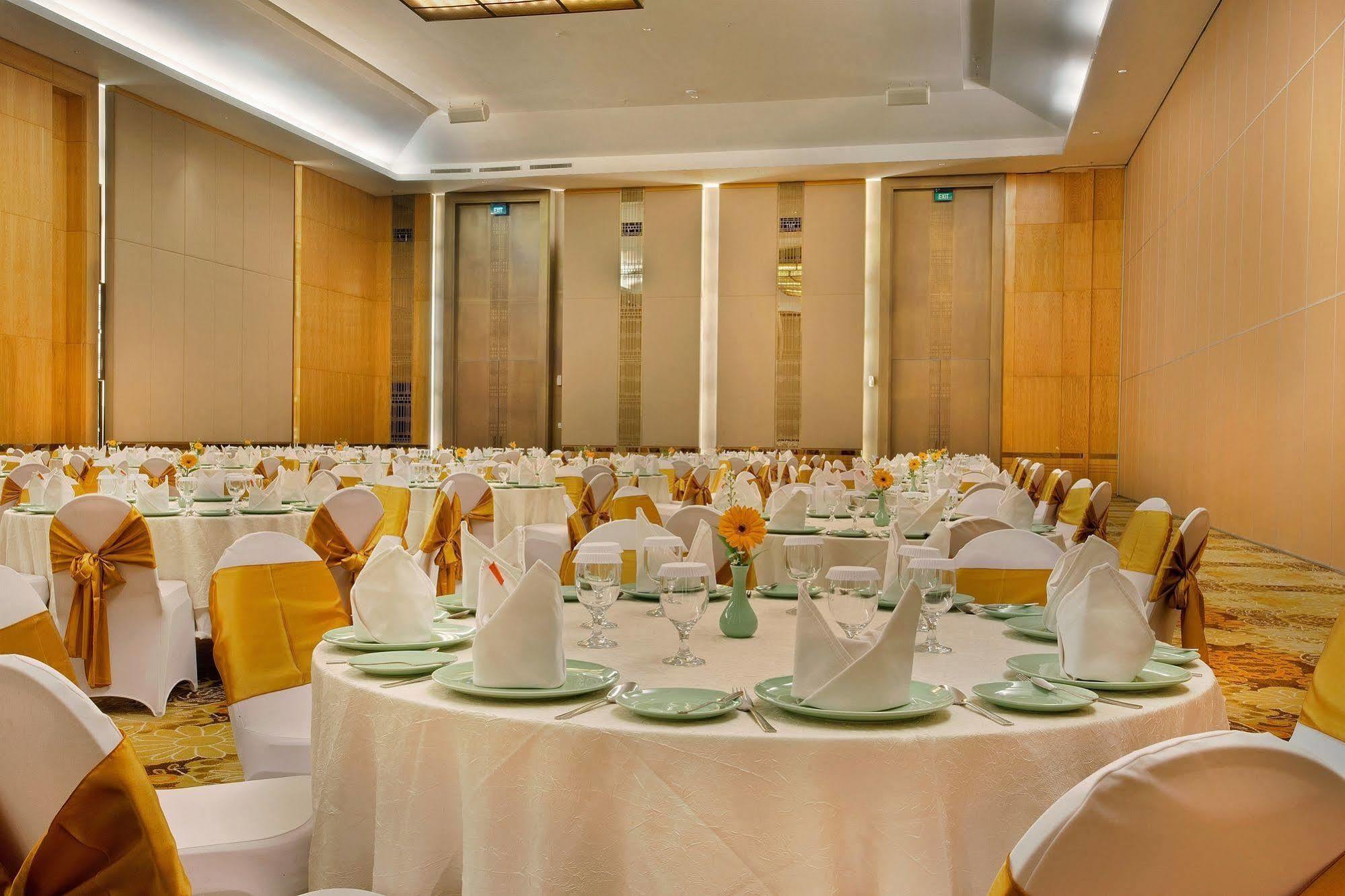 Harris Hotel & Conventions Malang Exterior foto