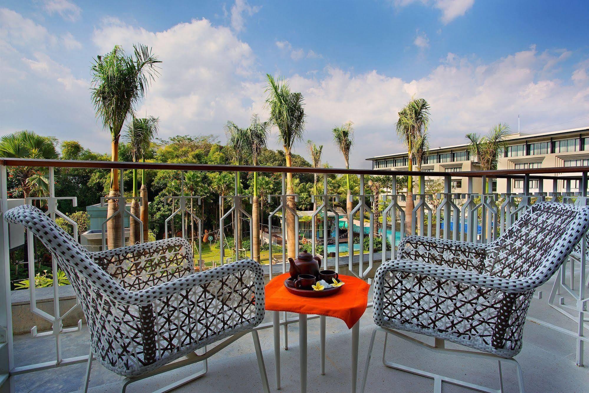 Harris Hotel & Conventions Malang Exterior foto